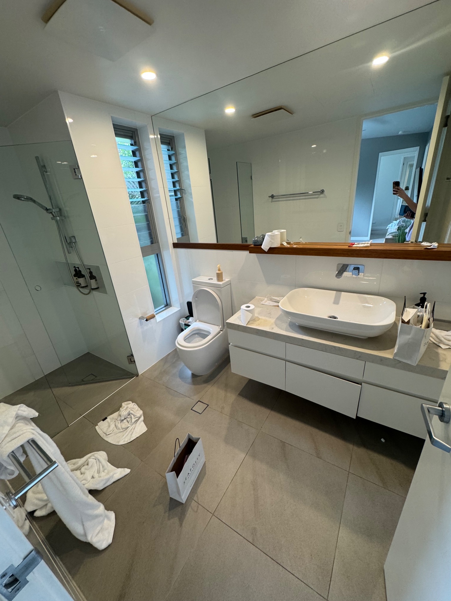 Second bathroom cleaned by Byron Shine Cleaning